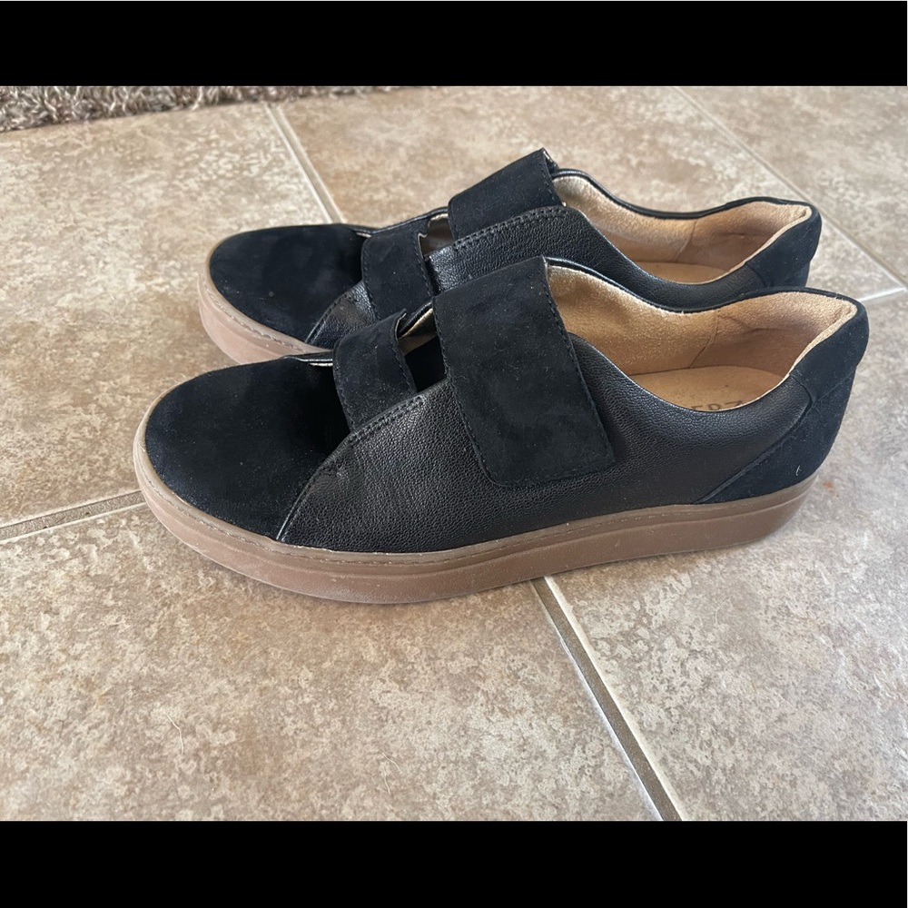 Naturalizer Women’s casual sneakers sz 8.5